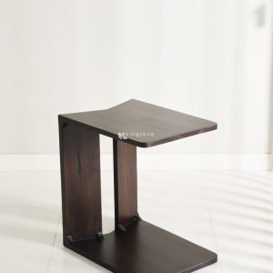 meja samping kayu solid minimalis modern tampak depan, cocok untuk ruang tamu