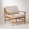 kursi kayu jati solid scandinavian dengan sandaran rotan, tampak depan, finishing natural doff